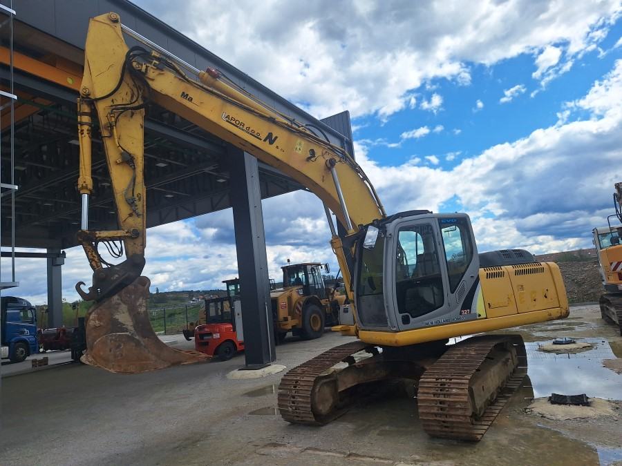 NEW HOLLAND E 215 C