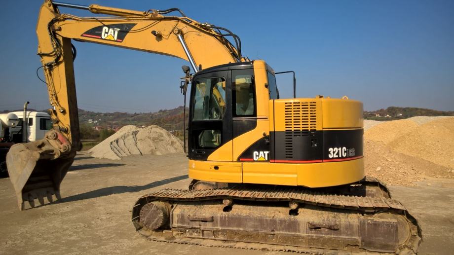 Prodajemo bager gusjeničar Caterpillar CAT 321 C LCR 2004.god