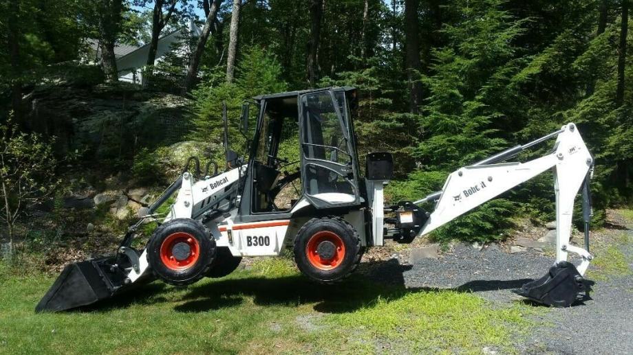 Bobcat B300 4x4 Rovokopač-utovarivač