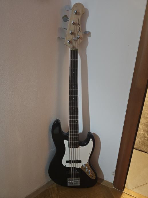 Bas gitara Ivans Guitar