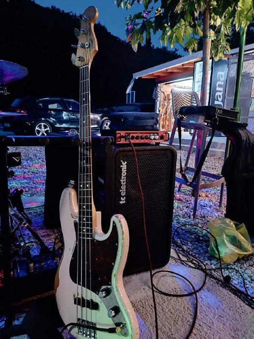 Fender Flea Jazz Bass