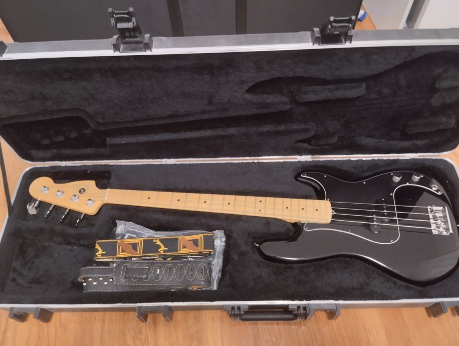 Fender Precision bass