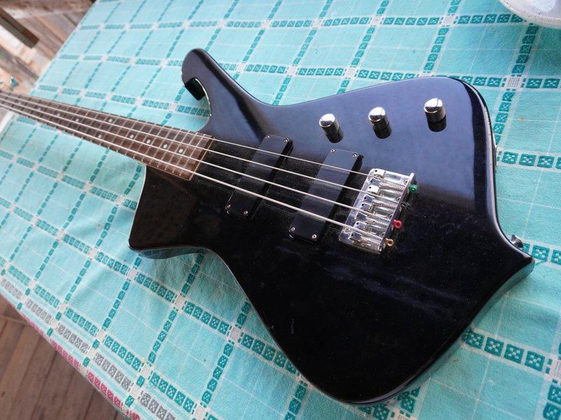 IBANEZ ICEMAN ICB200 Bass Guitar