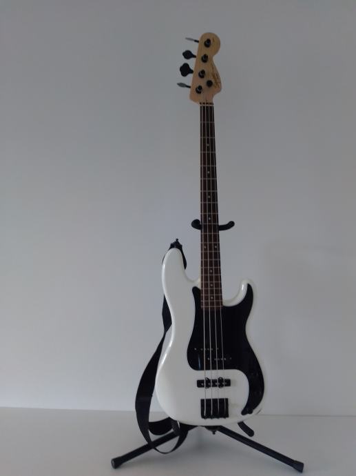 SQUIER PJ Bass AFFINITY sa KOFEROM