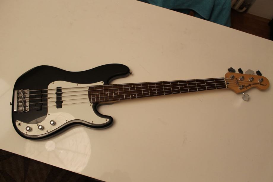 Squier precision bass 5 string