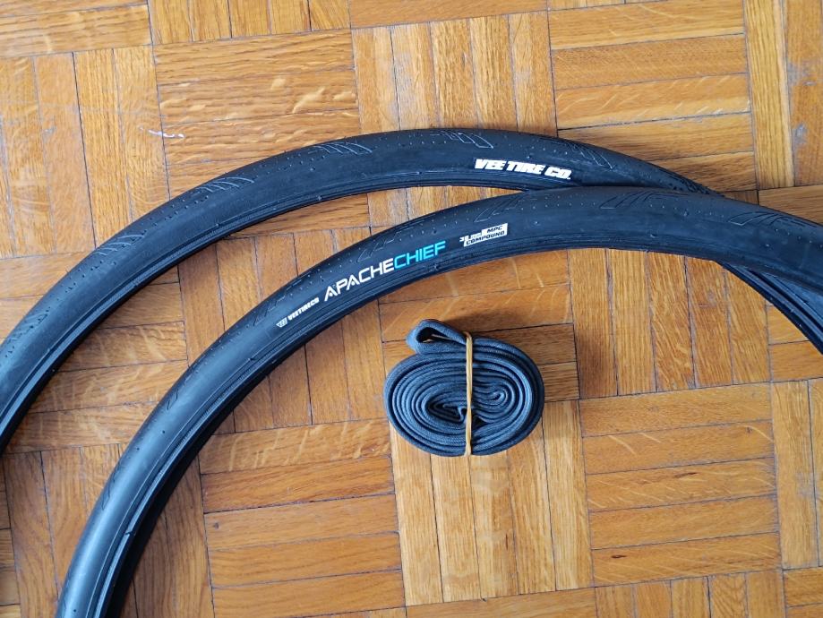 Vee Tire Apache Chief 700x30c nove vanjske gume i zračnica