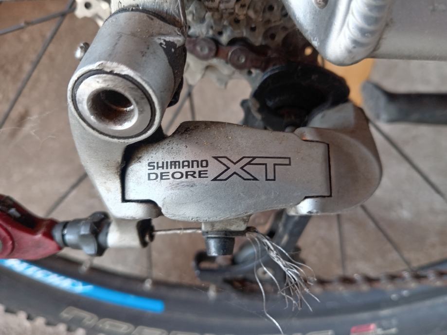 Zadnji mjenjač Shimano Deore XT