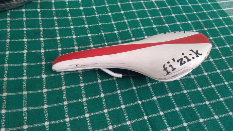 Fizik,Selle Italia sicevi,extra lagani,atraktivne razne boje,povoljno