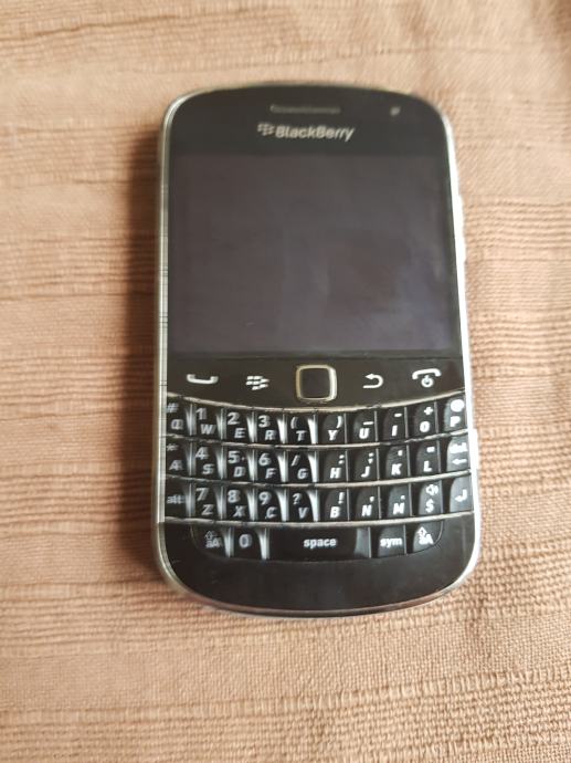 Blackberry Bold Touch 9900, 768 MB RAM,sve mreže---tač i tipke