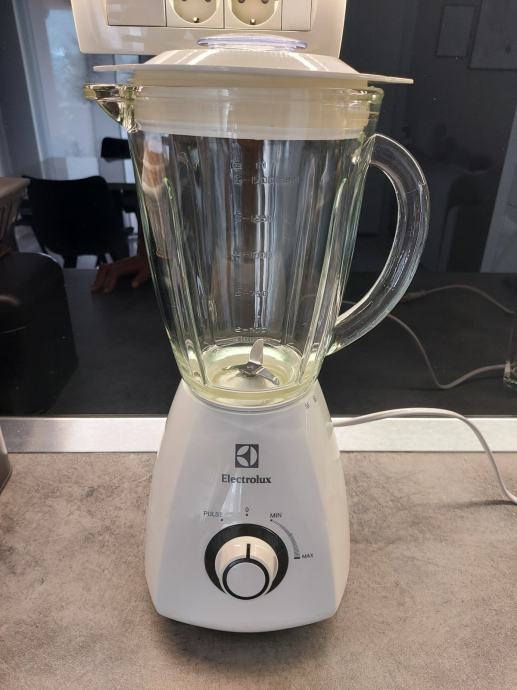 Prodajem blender KAO NOV/ ELEKTROLUX/29€