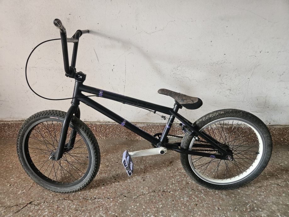 PRODAJEM BMX