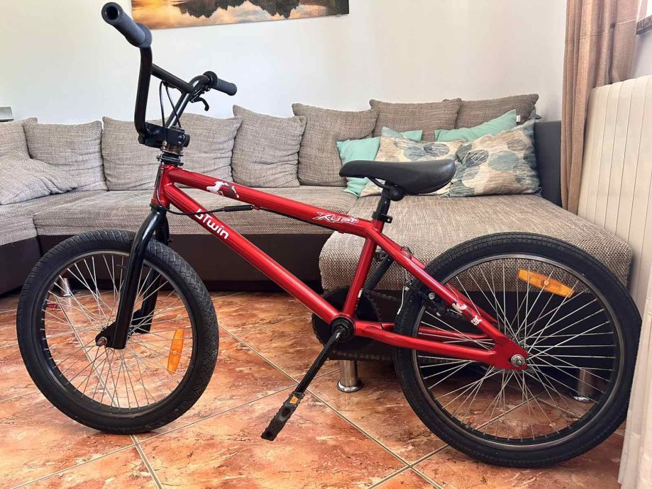 Crveni BMX 20" + 2 pega