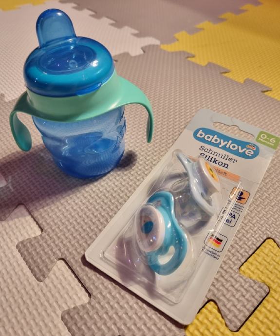 Philips Avent čašica za bebe i BabyLove dude