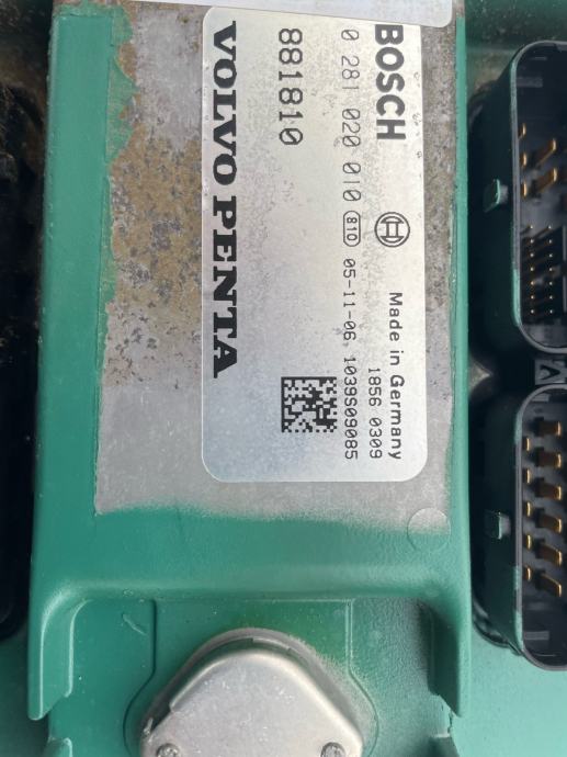 VOLVO PENTA D4, D6 DIZEL ECU KONTROLNA JEDINICA SA BROJEM 881810,