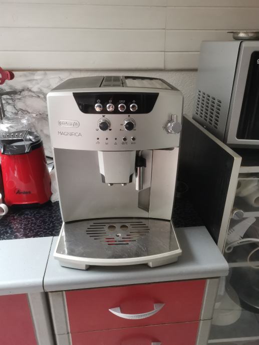 Cafe aparat Delonghi Magnifica