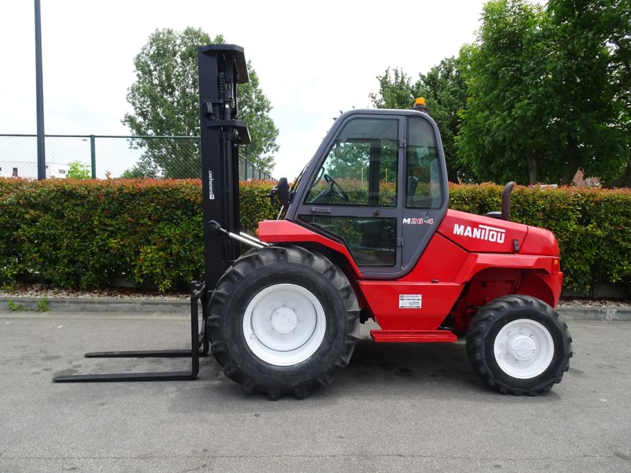 Terenski viličar Manitou M26-4, nosivost: 2600 kg, diesel, 2001.