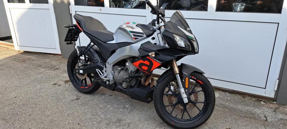 Aprilia Tuono 125 - 2019 - 21964km - nove gume i lanac set, 2019 god.