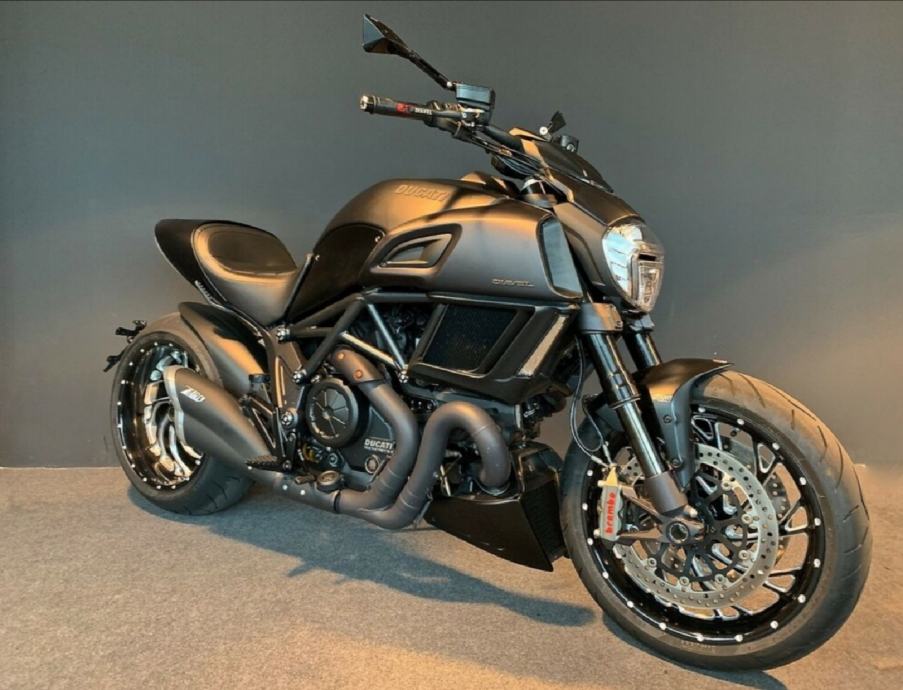 Ducati Diavel Performance Black, 2015 god.