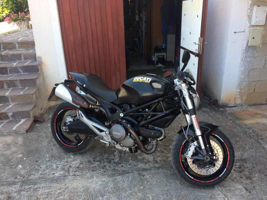 Ducati Monster 696+ 696 cm3, 2010 god.