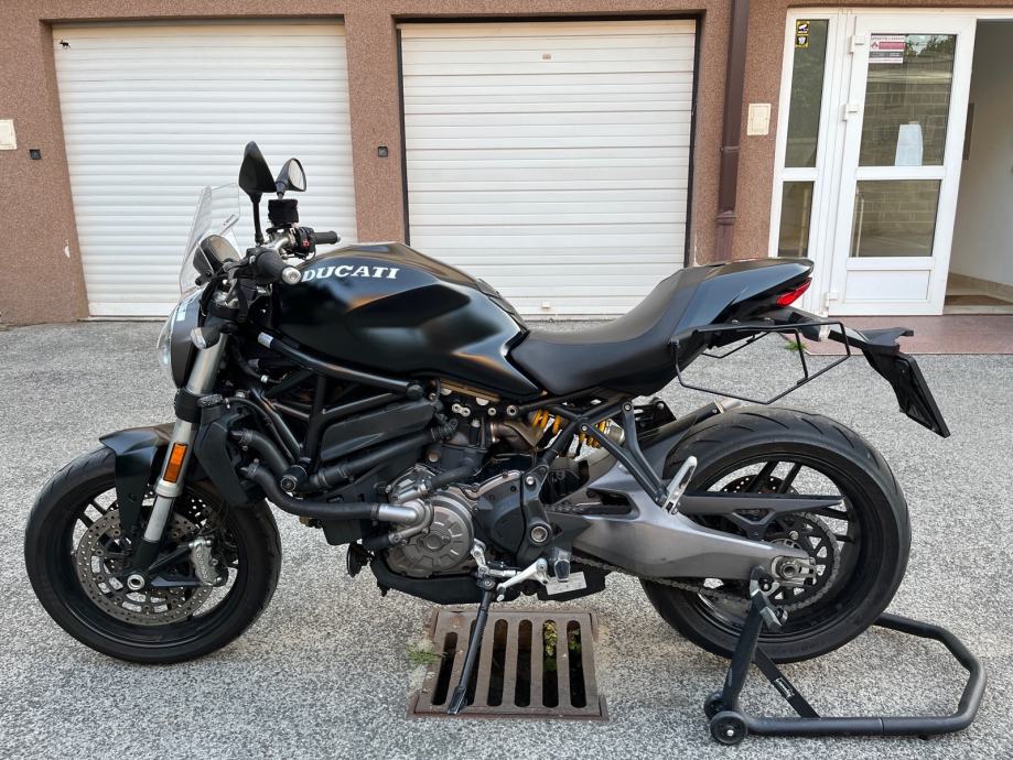 Ducati Monster 821 Dark 821 cm3, 2018 god.