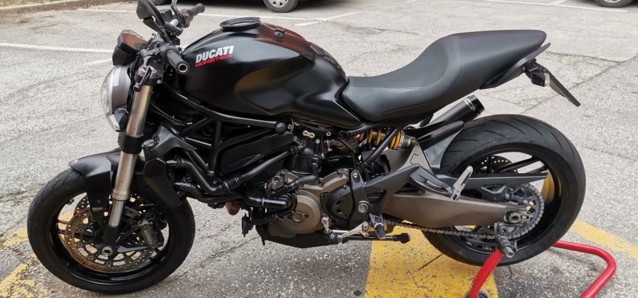 Ducati Monster 821 Stealth 821 cm3, 2015 god.