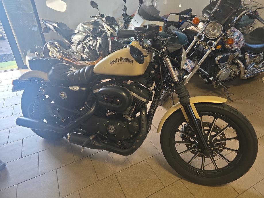 Harley Davidson SPORSTER 883 IRON   883 cm3, 2015 god.