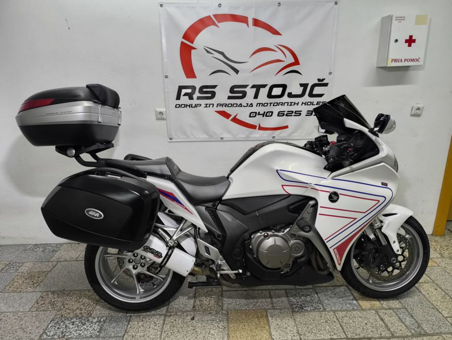 Honda VFR 1200 F ABS TOP STANJE PUNO OPREME 1237 cm3, 2010 god.