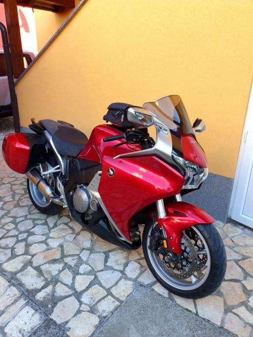 Honda vfr1200f 1200 cm3, 2010 god.