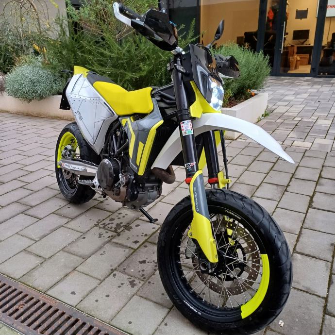 Husqvarna 701 699 cm3, 2021 god.