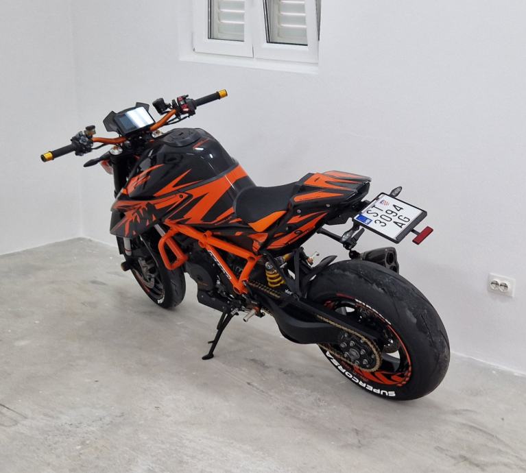 Super duke online 1300