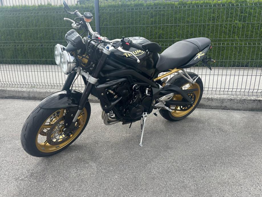 Triumph 675 STREET TRIPLE R 675 cm3, 2009 god.