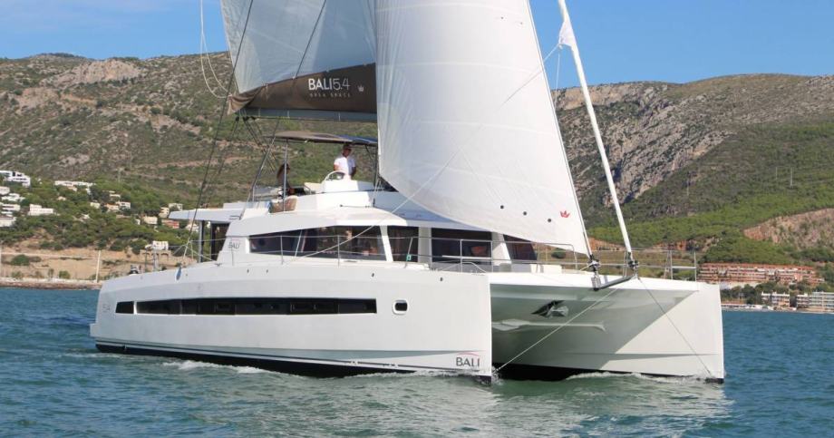 BALI 5.4 - CATAMARAN CHARTER IN TROGIR-DALMATIEN-KROATIEN-2019-NEW