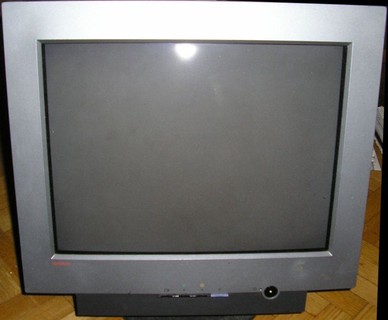 19" IBM ThinkVision 6739Flat Screen CRT Monitor