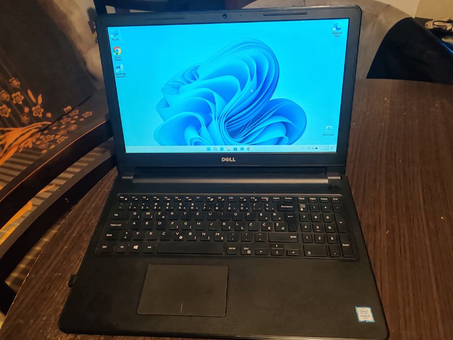 DELL 16GB DDR4-2.0Ghz 4 jezgre.SSD 256gb,WIN 11 pro,odlična baterija