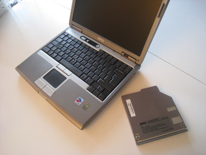 Dell d610 не включается