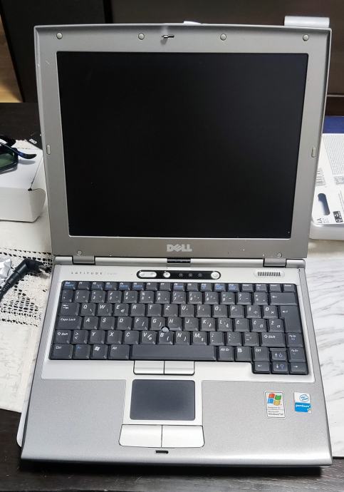 Retro laptop DELL LATITUDE D400 Pentium M 1.6ghz + Dock + ext. cd