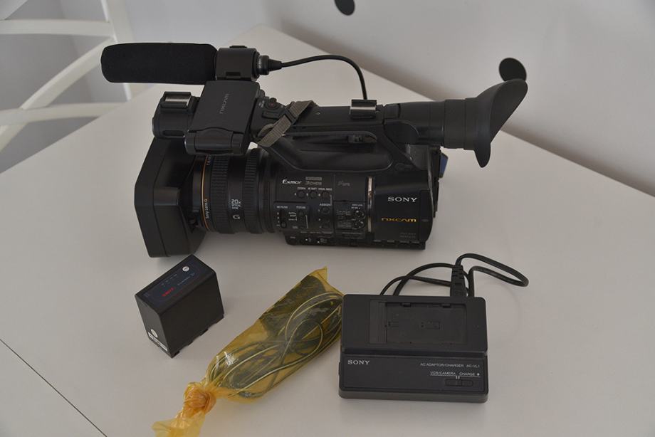 Sony HXR-NX5E NXCAM Professional Camcorder