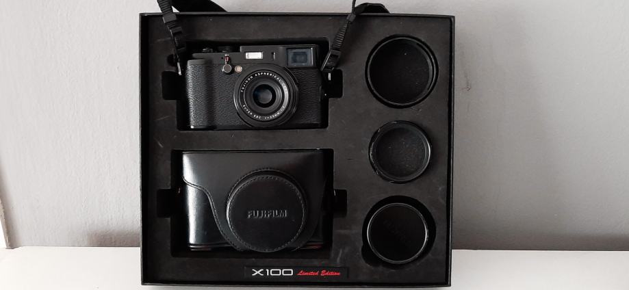 Fuji X100 Black Limited Edition