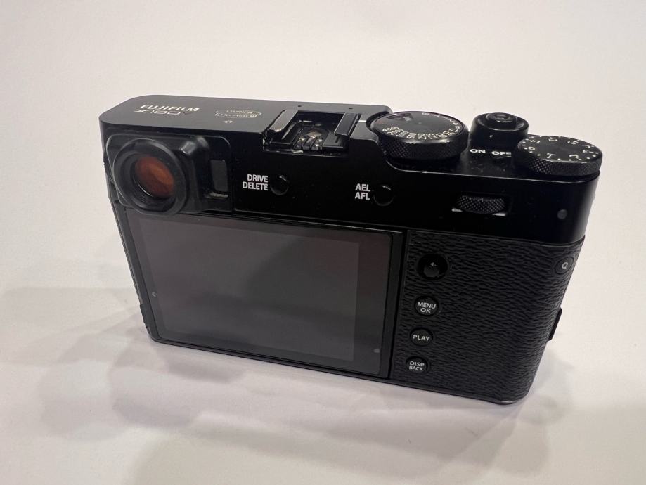 Fujifilm X100V