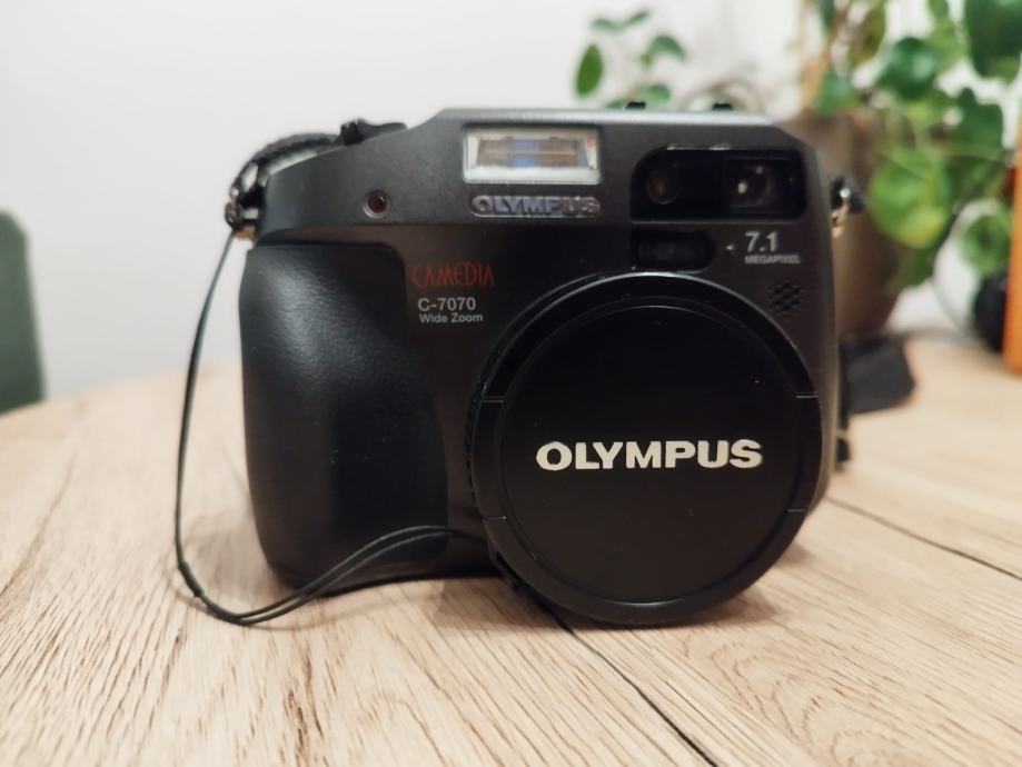 Olympus C-7070