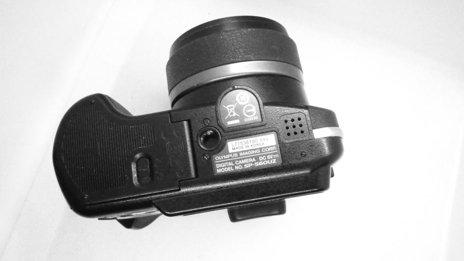 Olympus SP560UZ