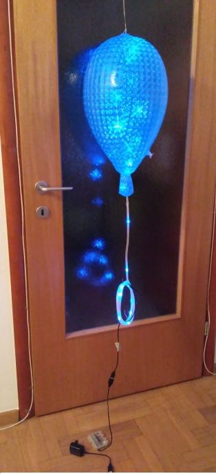 SVJETLEĆI LED BALON