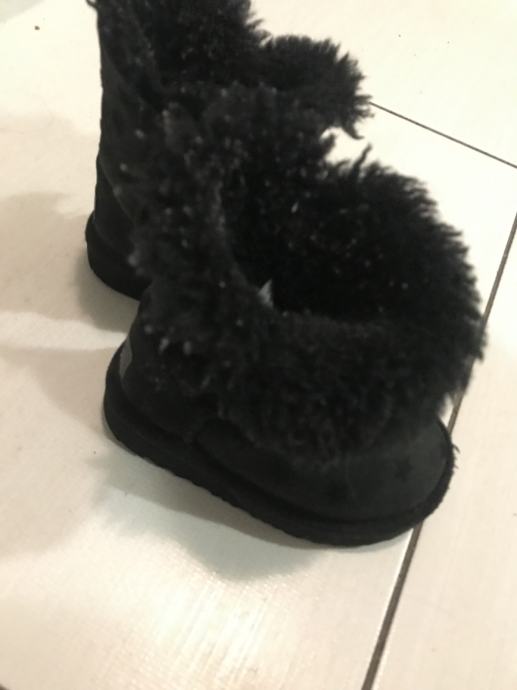 Prodajem original Ugg dječje cizmice br.22