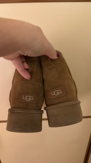 UGG 31