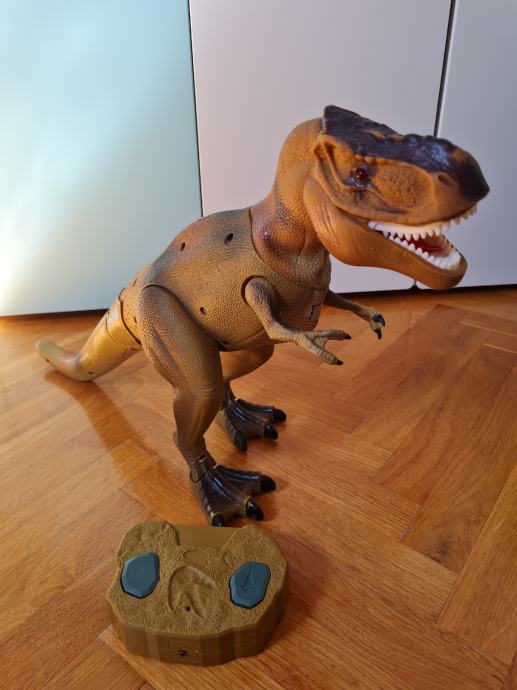 Dinosaur na daljinski