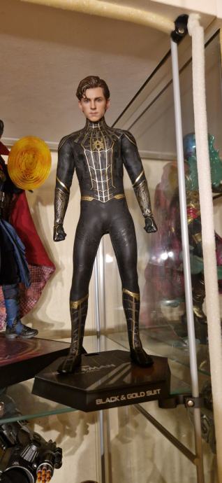 Hot Toys Spiderman Black&Gold Suit MMS604