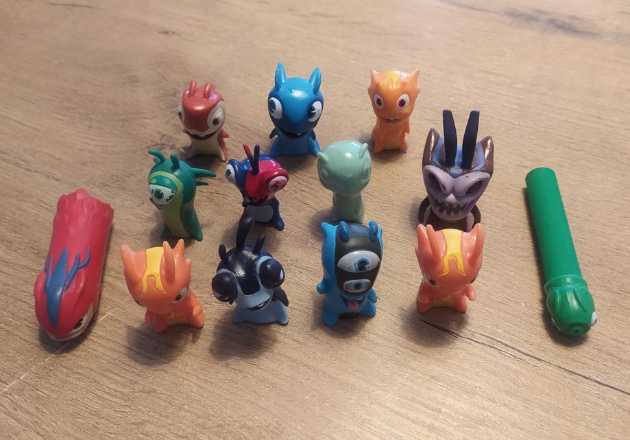 Slugterra figurice 11 komada+2 sluga