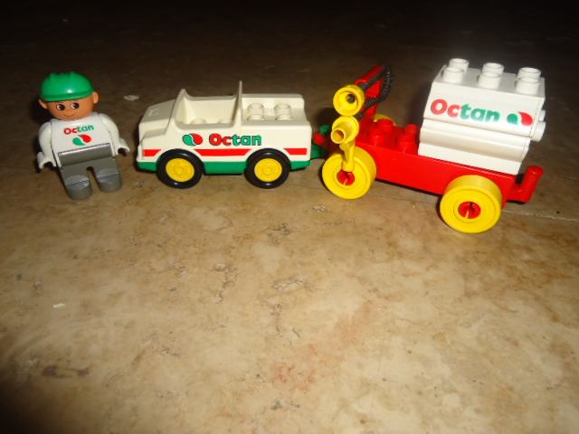 lego duplo set OCTAN