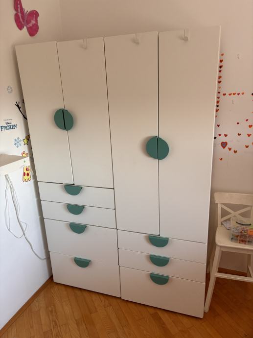 Dječja soba Ikea, ormari, krevet, stol, stolica, madraci 350 eur