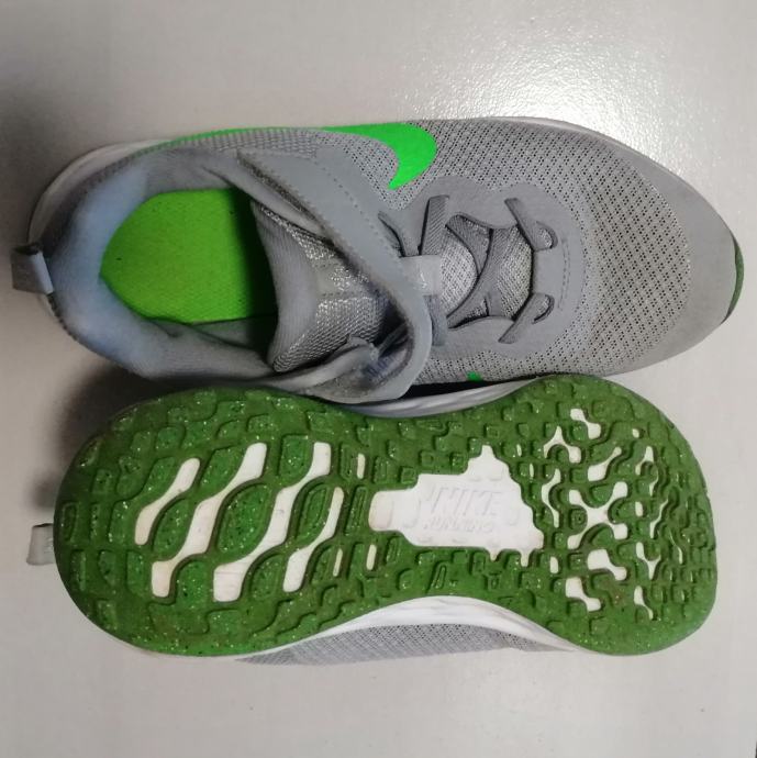 Nike Revolution 6 tenisice (br. 35)